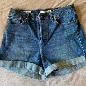Levi’s High Waist Wedgie Short - Size 28